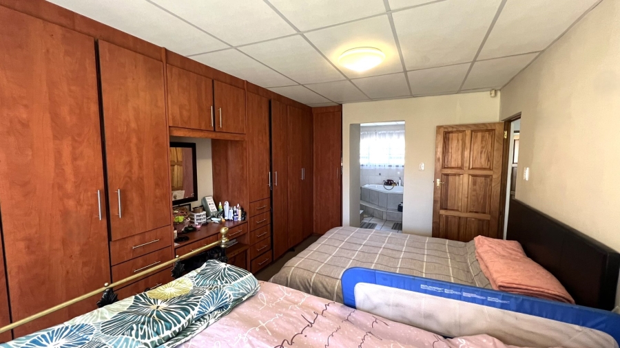 3 Bedroom Property for Sale in Langenhovenpark Free State
